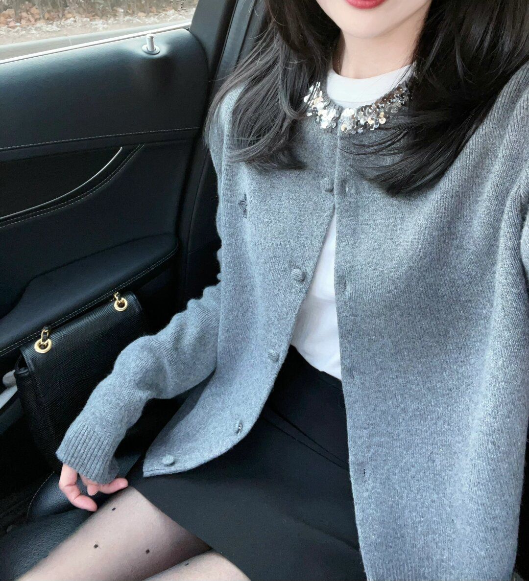miu系穿搭灰色亮片領針織上衣外套女2024春秋氣質小香風毛衣開衫