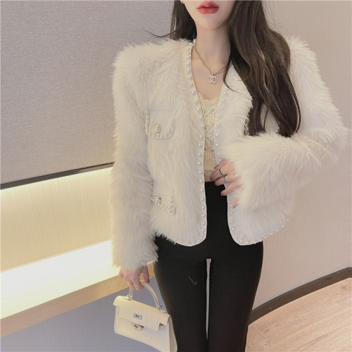 Imitation fox fur top for women in autumn and winter gentle style fashionable lady fur one-piece beaded short coat