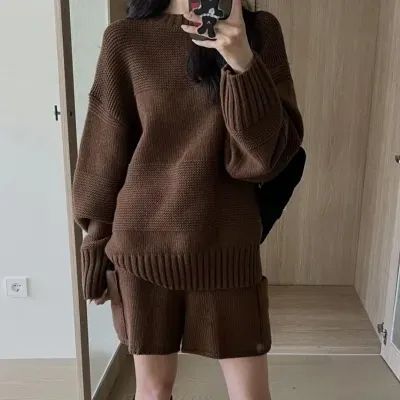 Korean casual lazy knitted suit for women, fashionable simple design pullover sweater, wide-leg shorts two-piece set