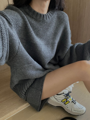 Korean casual lazy knitted suit for women, fashionable simple design pullover sweater, wide-leg shorts two-piece set