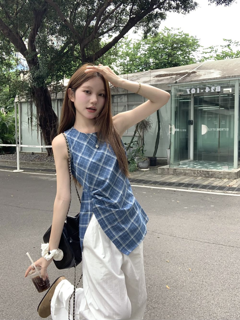 Real shot of French chic retro blue plaid vest for women with side slits sleeveless top