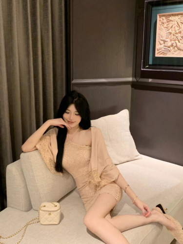 Real shot of elegant halterneck lace slim-fit hip-hugging dress + spliced ​​lace shawl pure lust two-piece set for women