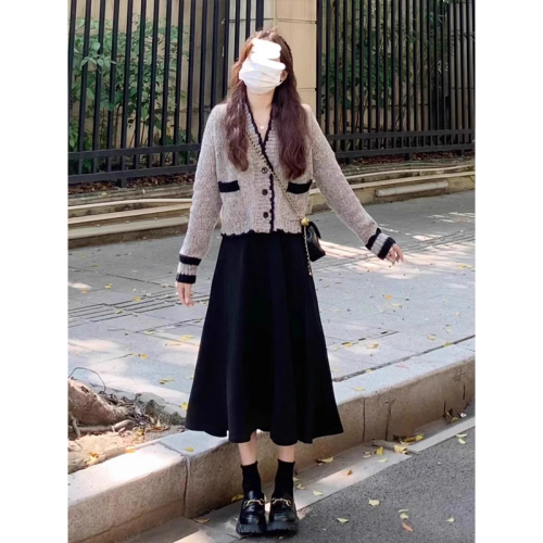 Autumn and winter salt-based outfits Hong Kong style retro chic high-end temperament socialite knitted cardigan skirt two-piece suit