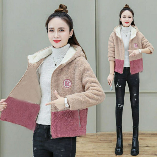 Lamb wool plus velvet thickened little jacket women's 2024 autumn and winter new style loose design niche short top