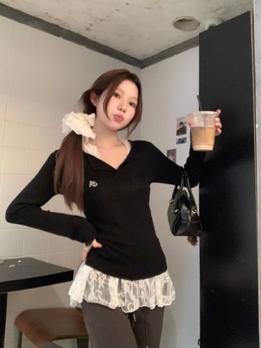 Real shot: Designed black embroidered knitted sweater + white lace halterneck two-piece set