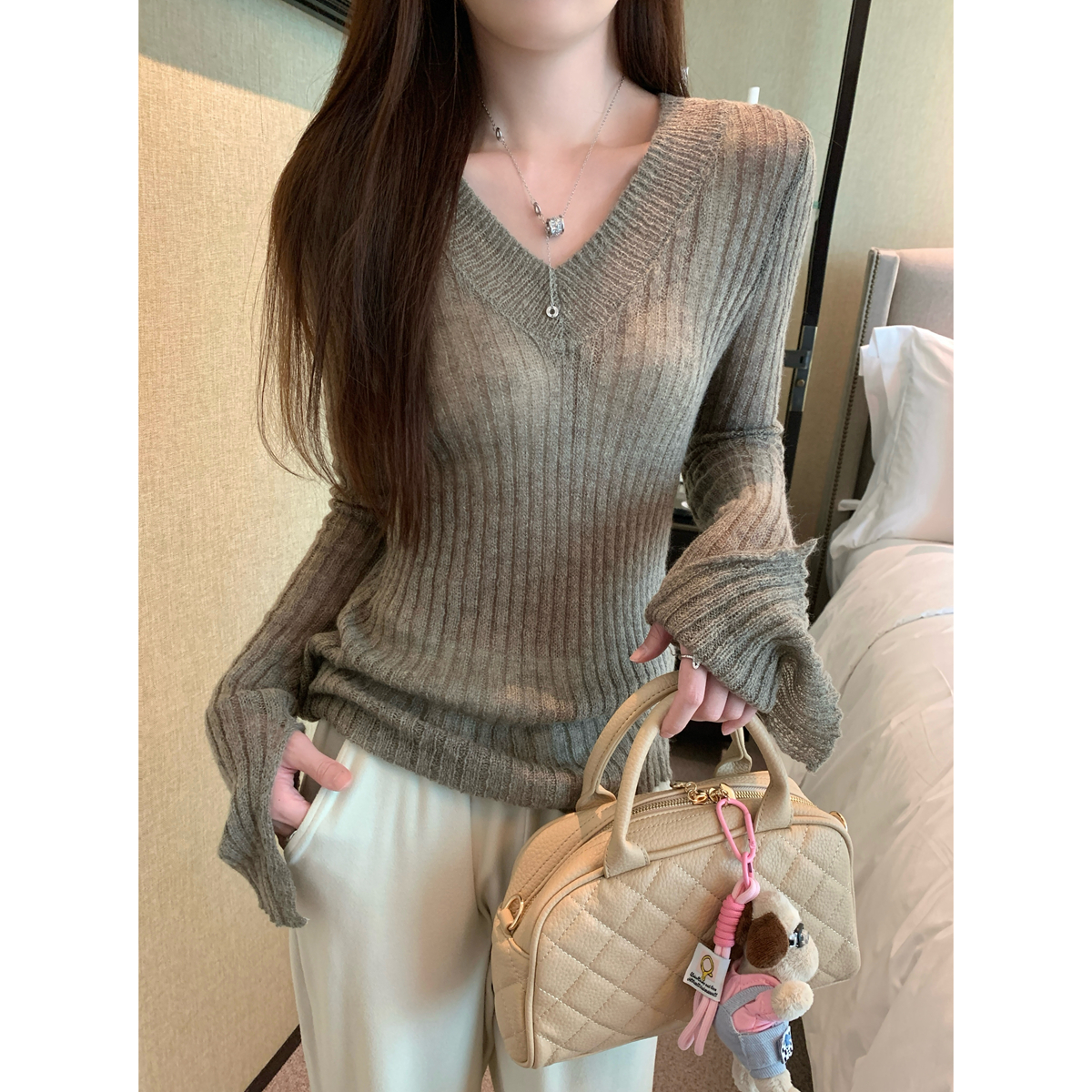 Actual shot of autumn and winter Korean style v-neck style, lazy and versatile sweater, long-sleeved pullover bottoming top for women