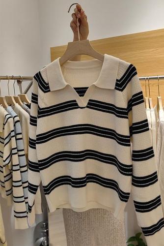 Real shot of British style striped V-neck long-sleeved sweater for women 2024 autumn and winter new casual versatile top with atmosphere