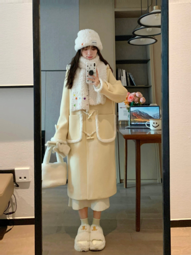 Lamb hair horn button coat for small people autumn and winter new high-end niche hooded mid-length woolen coat for women