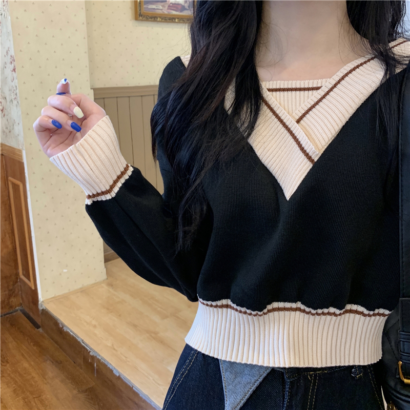 Real shot, real autumn and winter new style knitted sweater, short fake two-piece sweater, contrasting color top