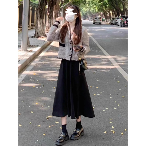 Autumn and winter salt-based outfits Hong Kong style retro chic high-end temperament socialite knitted cardigan skirt two-piece suit