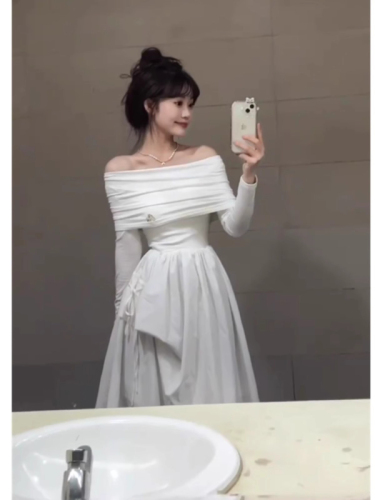 French one-shoulder long-sleeved white dress with high-quality texture and 2024 new style early autumn long dress