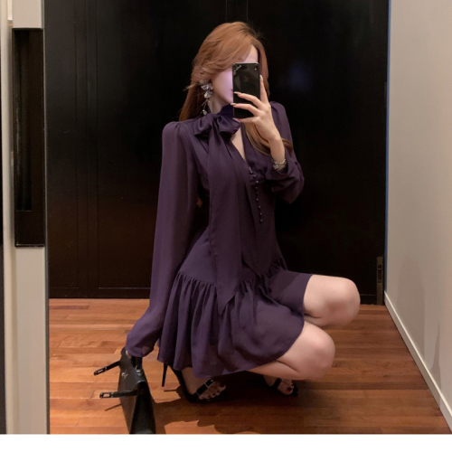 Black v-neck long-sleeved chiffon dress for women in early autumn slim-fitting short skirt Yujie light and sophisticated style waist-cinching A-line skirt