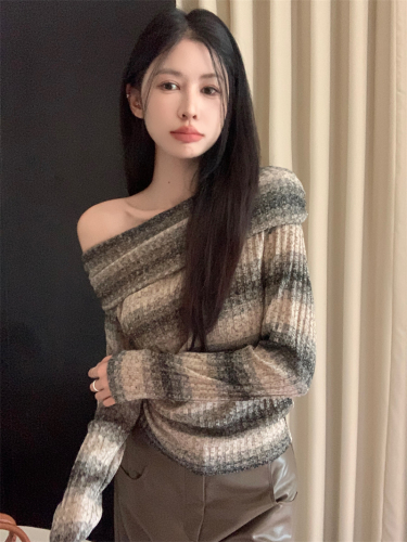 Real shot!  2024 new autumn style slimming Korean design long-sleeved striped one-line collar off-shoulder top