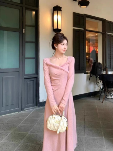 French sweet pink unique knitted dress for women, gentle style for spring and autumn, temperament, waist-cinching, sweet and spicy skirt