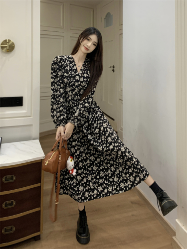 Real shot 2024 new retro printed dress French high-end black inner with small floral long skirt for women