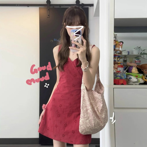 French red v-neck sleeveless vest dress for women summer 2024 new high-end seaside vacation skirt