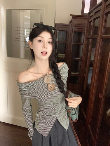 Actual shot ~ Striped off-shoulder long-sleeved T-shirt for women, autumn new design, niche slim-fit hot girl one-shoulder top
