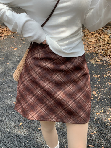 Real shot of retro red plaid skirt, short skirt, autumn A-line skirt for women, high waist hip skirt, small person