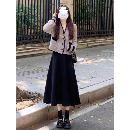 Autumn and winter salt-based outfits Hong Kong style retro chic high-end temperament socialite knitted cardigan skirt two-piece suit