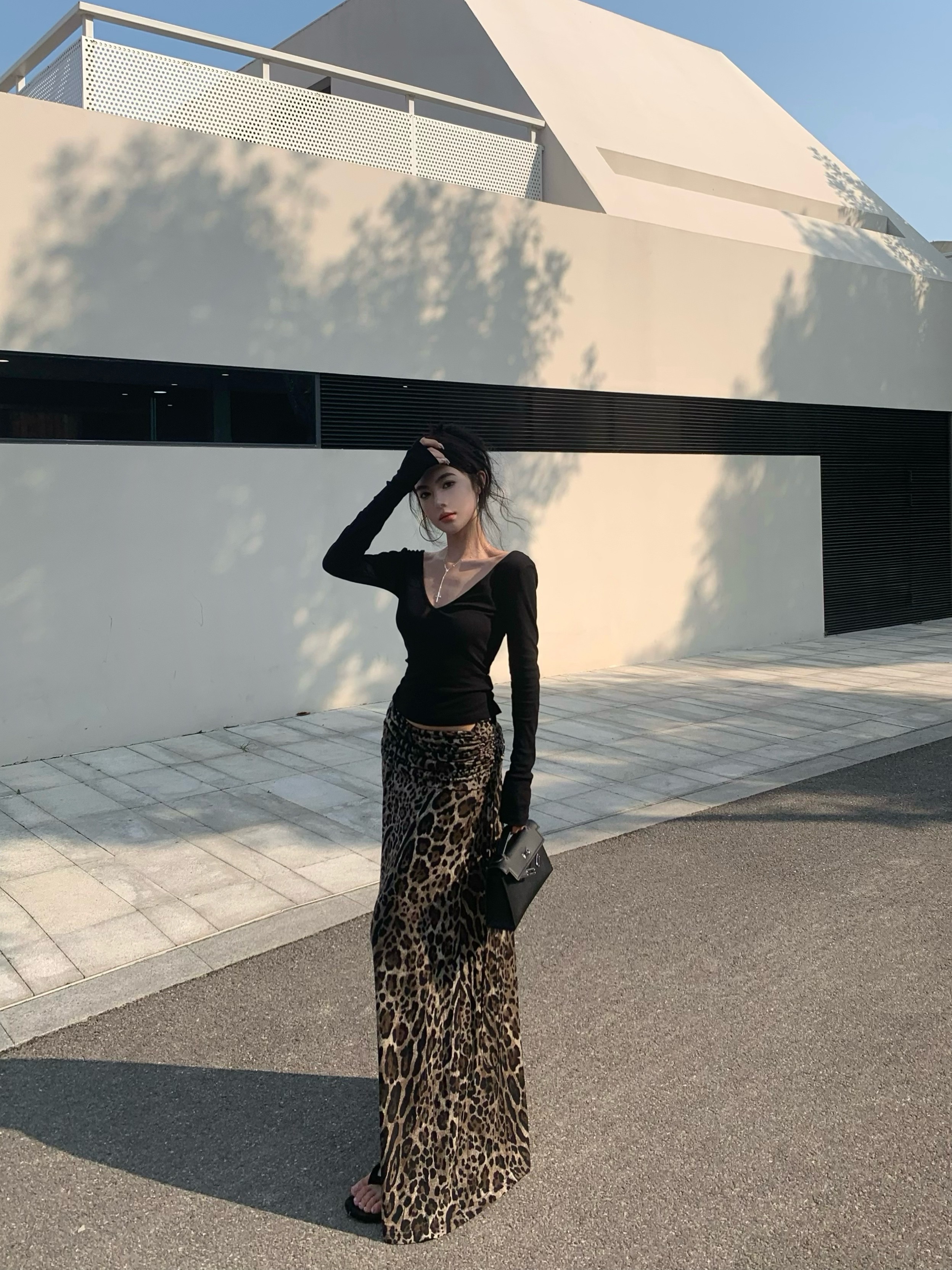 Real shot simple versatile v-neck undershirt design sense drawstring leopard print half skirt fish tail skirt 