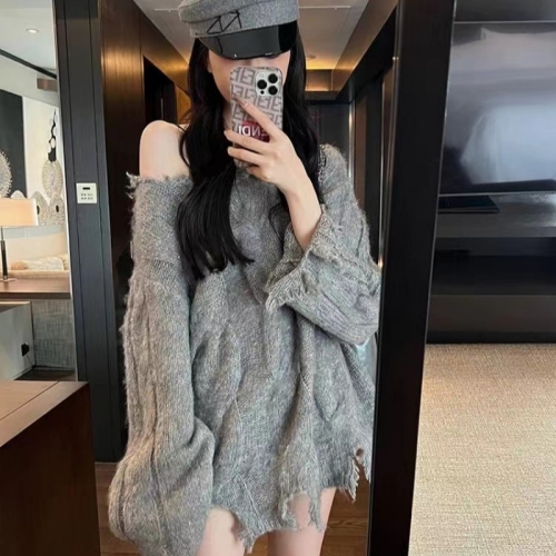 Designed hem ripped twist sweater for women in autumn and winter new fashion irregular tassel distressed off-shoulder sweater