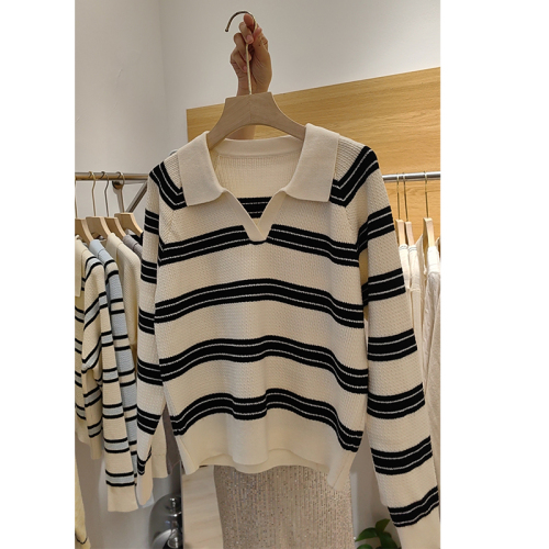 Real shot of British style striped V-neck long-sleeved sweater for women 2024 autumn and winter new casual versatile top with atmosphere