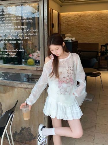 Actual shot of loose off-shoulder kitten print design autumn long-sleeved sun protection T-shirt top