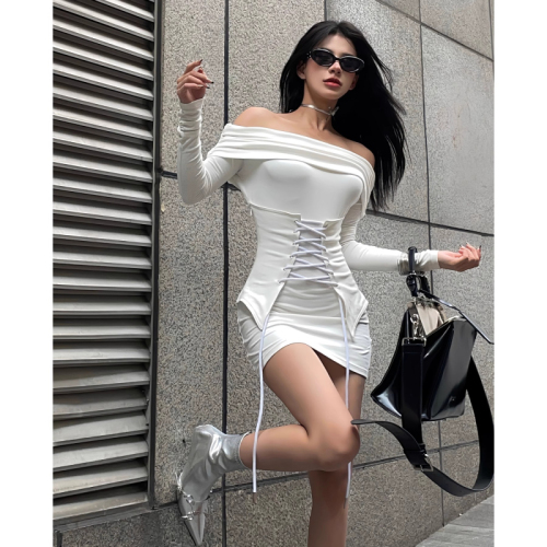 Dust Deng Deng White One Shoulder Dress Women's Autumn 2024 New Women's Long Sleeve Short Skirt Waist Skirt