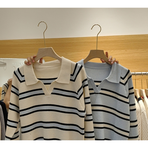 Real shot of British style striped V-neck long-sleeved sweater for women 2024 autumn and winter new casual versatile top with atmosphere