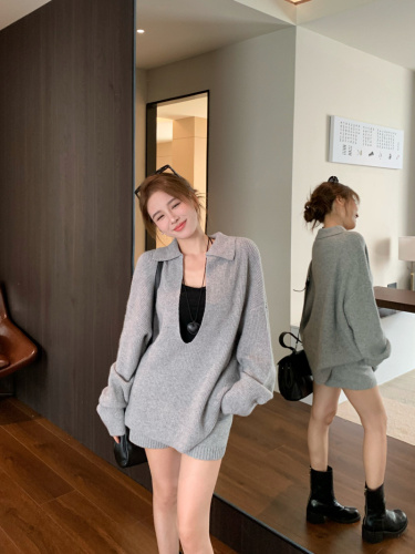 Actual shots of comfortable living, relaxed wool large V-neck pit strips, knitted sweaters, shorts, casual suits for women