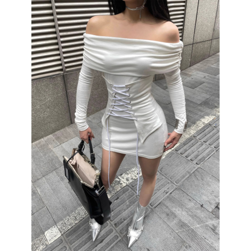 Dust Deng Deng White One Shoulder Dress Women's Autumn 2024 New Women's Long Sleeve Short Skirt Waist Skirt