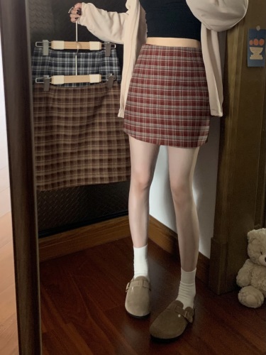 Real shot of retro plaid design skirt, anti-exposure, slimming, high-waisted, versatile hip-hugging short skirt