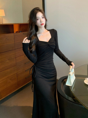 French square neck long-sleeved dress women's early autumn and winter waist-slimming temperament Hepburn style slimming high-end long skirt