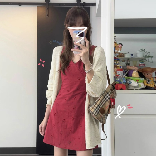 French red v-neck sleeveless vest dress for women summer 2024 new high-end seaside vacation skirt