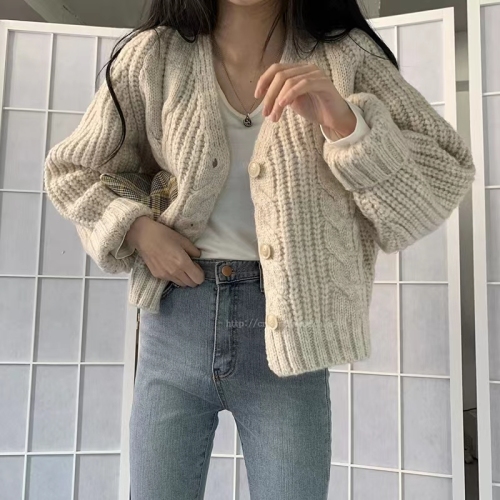 New sweater coat cardigan for women in spring and autumn design large size loose lazy style knitted outer wear