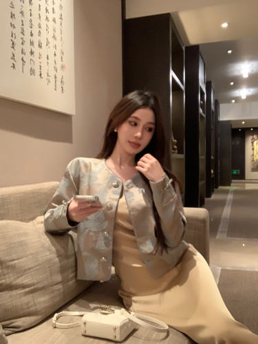 Actual shot of national style three-dimensional jacquard short coat with temperament, two-piece set for women, new autumn Chinese style high-end suit