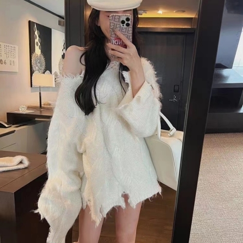 Designed hem ripped twist sweater for women in autumn and winter new fashion irregular tassel distressed off-shoulder sweater