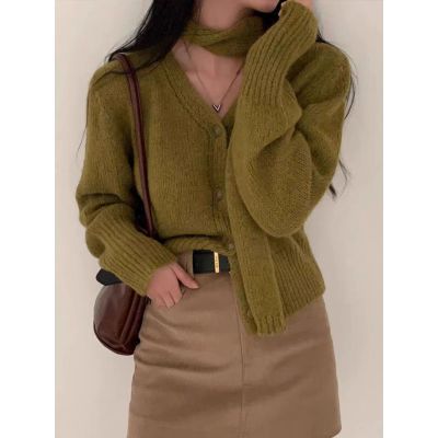 Korean chic winter new niche French retro long-sleeved pure desire V-neck long-sleeved sweater jacket halter neck scarf