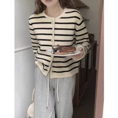 French retro small fragrant striped short style loose lazy style high-end knitted cardigan sweater women's jacket top