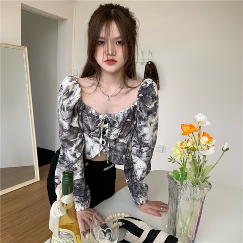 Real shot of square-neck retro puff-sleeved long-sleeved short tie-dye shirt