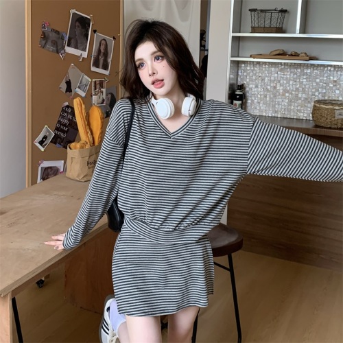 Real shot!  Korean style lazy style striped casual suit skirt V-neck top + slit skirt pants two-piece set