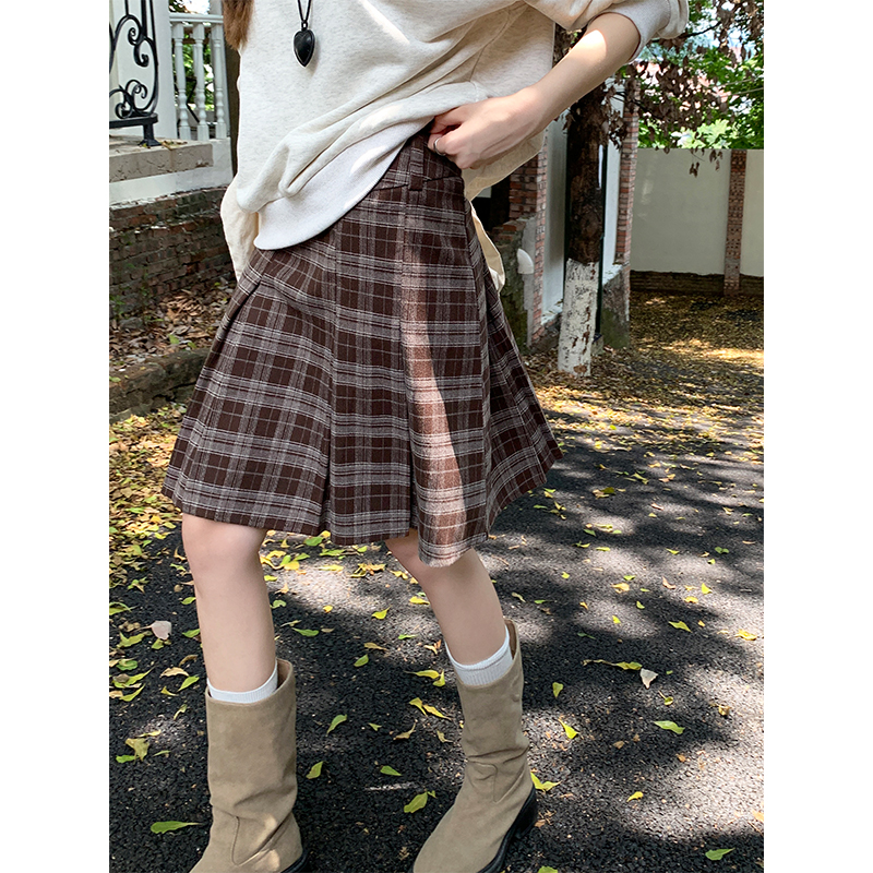 Actual shot of the new autumn coffee-colored plaid skirt for women, Korean style high-waisted, slimming, sweet and spicy A-line pleated short skirt