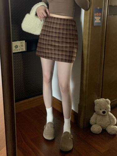 Real shot of retro plaid design skirt, anti-exposure, slimming, high-waisted, versatile hip-hugging short skirt