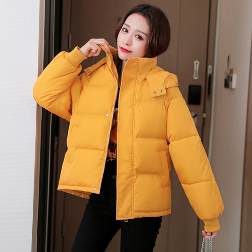 Actual shot of Korean version of small white down jacket for women, fashionable short new cotton-padded winter jacket