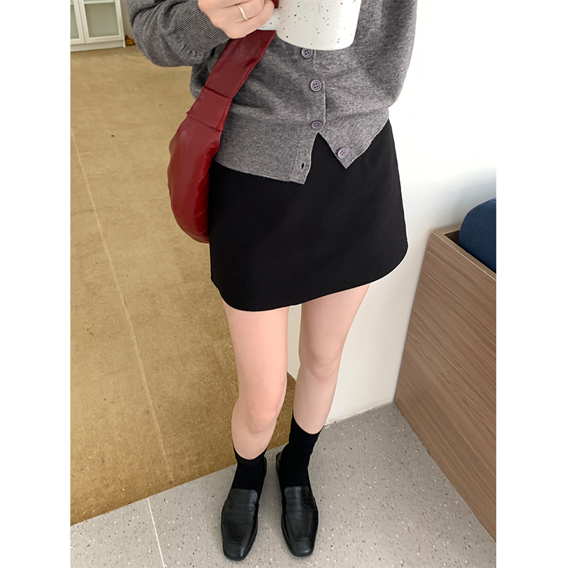 Photographed Hong Kong-style retro high-end black A-line semi-slip dress for women, showing temperament in early autumn, petite short skirt