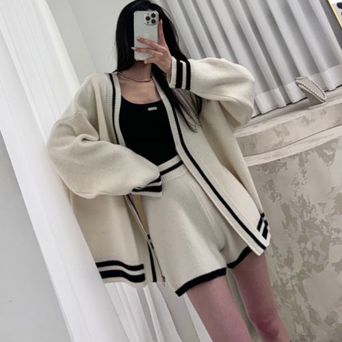 Korean fashion age-reducing loose v-neck color-blocked zipper knitted cardigan sweater for women + high-waisted casual shorts two-piece set