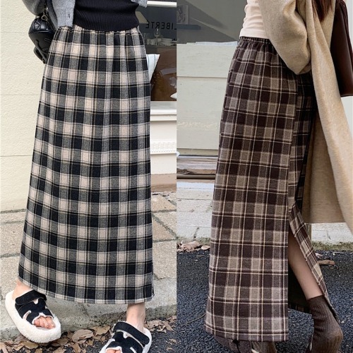 Actual shot of 2024 autumn and winter new retro plaid skirt for women Korean style high waist back slit straight one step skirt