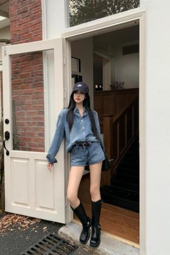 Real shot of American retro long-sleeved denim base shirt jacket + high-waisted versatile shorts set