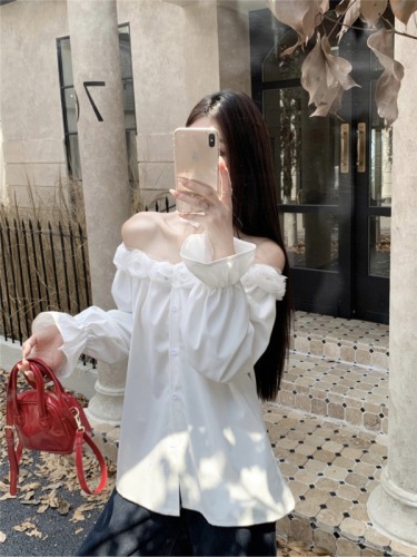 Real shot of French three-dimensional flower one-shoulder shirt for women, new autumn style, stunning temperament, loose slimming top