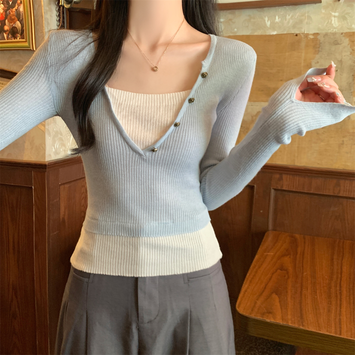 Actual shot of autumn and winter Korean style slim-fit button V-neck fake two-piece temperament 6 wool knitted bottoming top